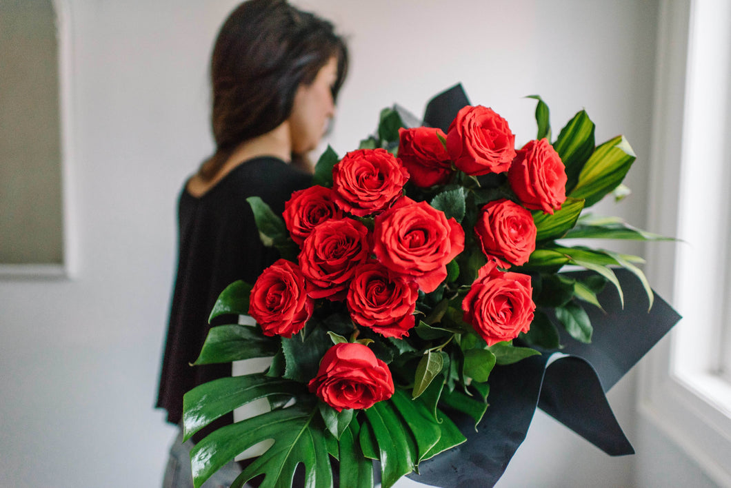 RED ROSES HANDTIED